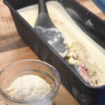 Cremiges Stracciatella-Eis ohne Eismaschine
