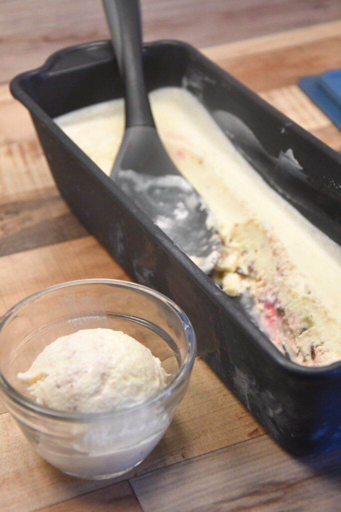 Cremiges Stracciatella-Eis ohne Eismaschine
