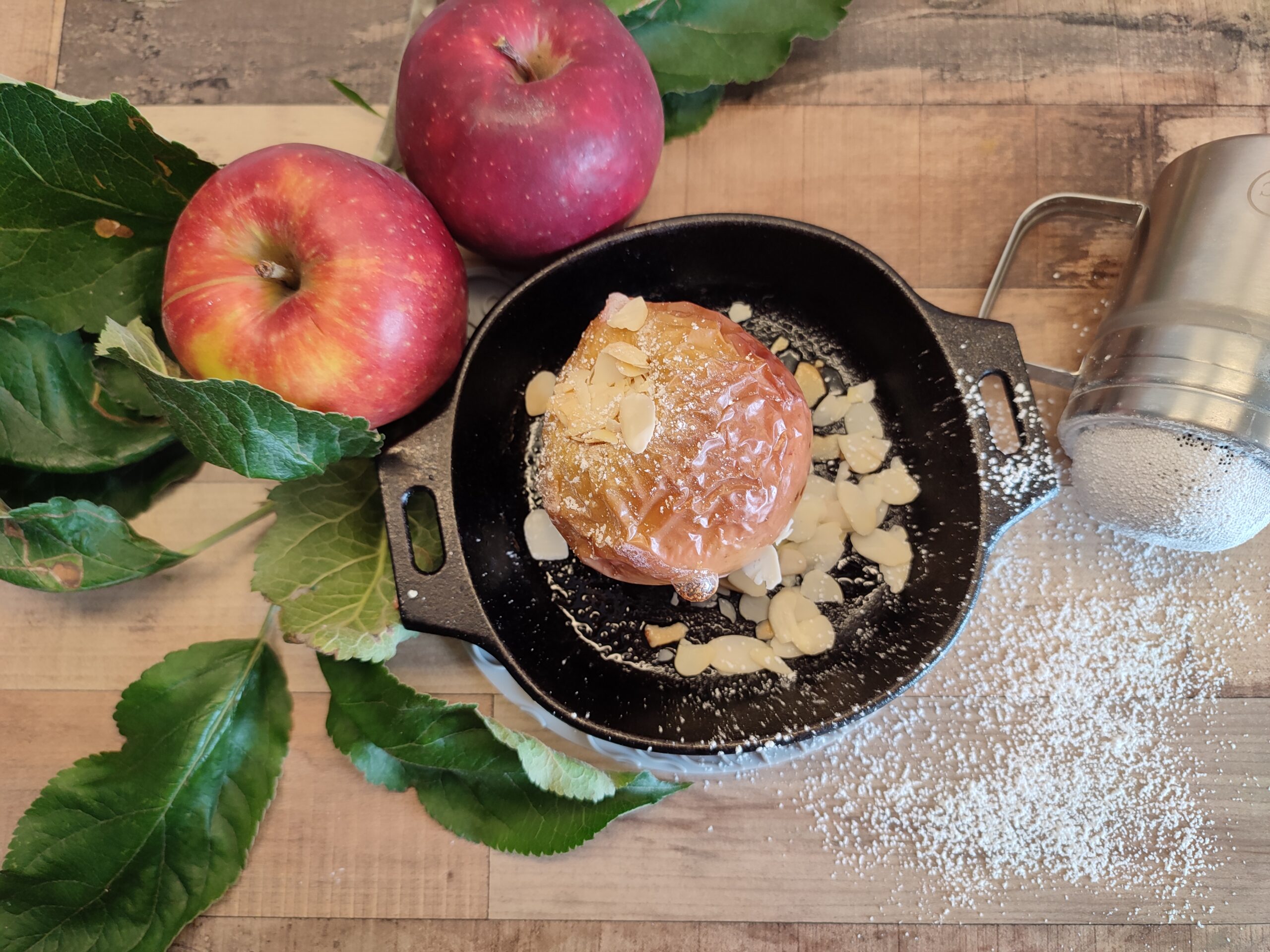 Bratapfel aus dem Deluxe Air Fryer® – Einfaches Rezept mit Mandeln und Puderzucker